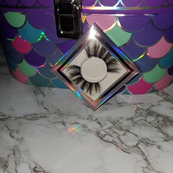 False eyelashes - Picture 10 of 11